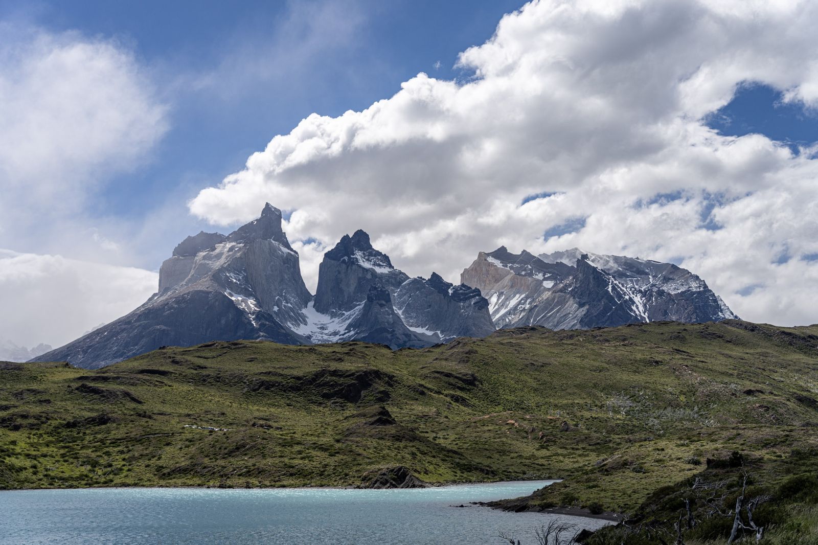 Lago Pehoé vor den Cuernos del Paine